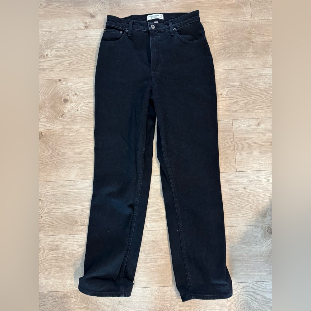 A&F 90s High Rise Straight Leg Curve Love Jean